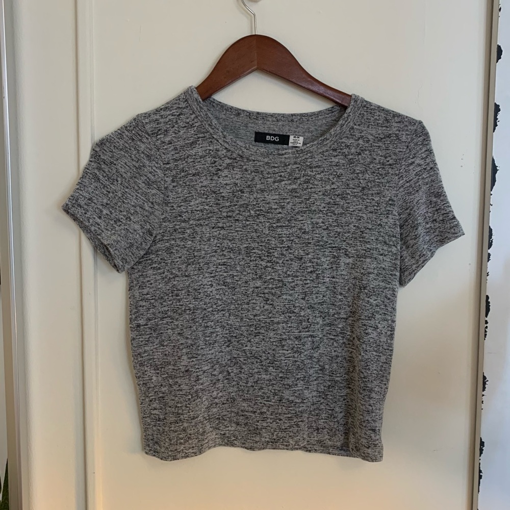 Cropped grey tee